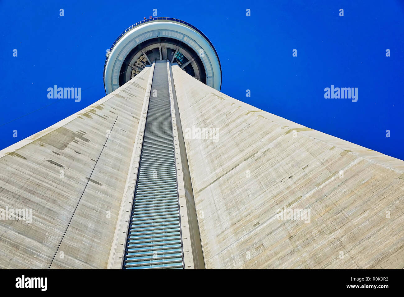 Cn tower toronto glass floor hi-res stock photography and images - Alamy