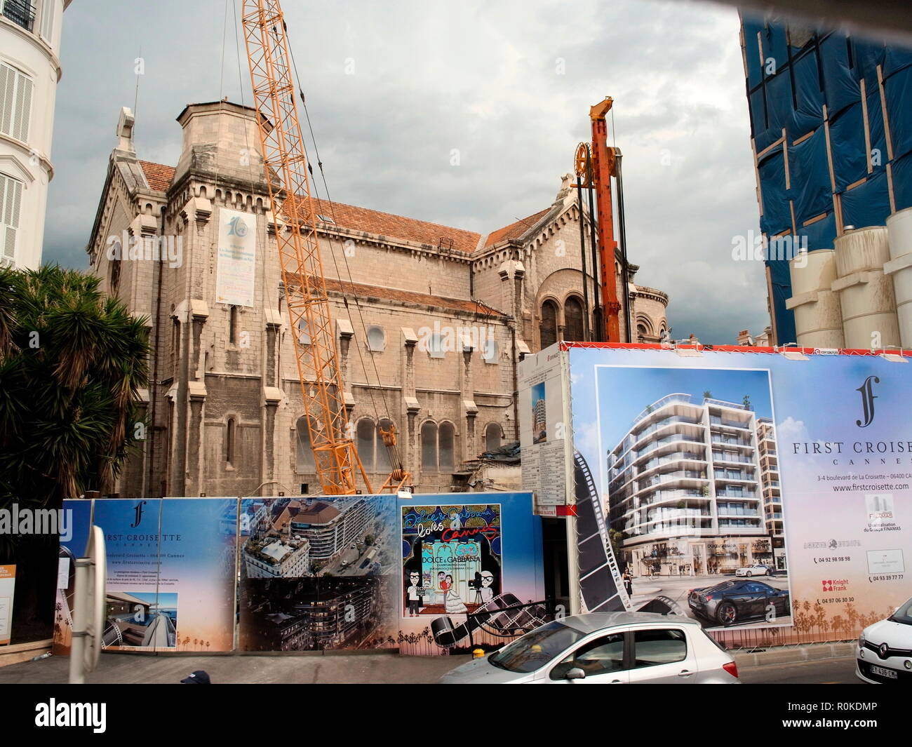 AJAXNETPHOTO. 2018. CANNES, FRANCE. - COTE D'AZUR RESORT - NEW BUILDING - SITE OF THE FIRST CROISETTE APARTMENT AND SHOPPING PROPERTY BEING DEVELOPED IN FRONT OF THE CHURCH EGLISE NOTRE DAME DE BON VOYAGE OVERLOOKING THE BOULEVARD DE LA CROISETTE. PHOTO:JONATHAN EASTLAND/AJAX REF:GXR180310 676 Stock Photo