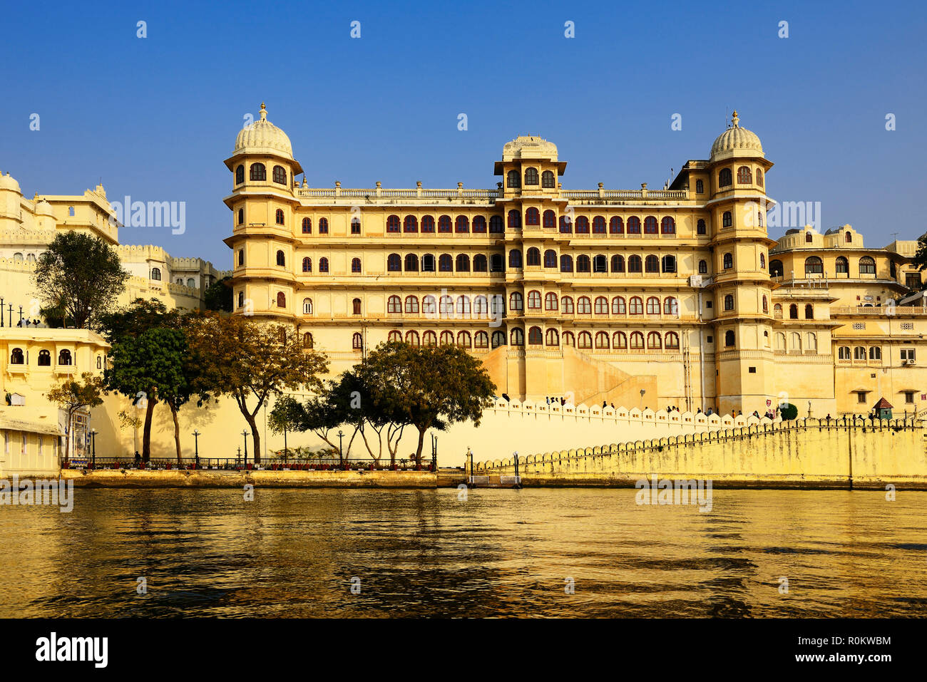 City Palace on Lake Pichola, Udaipur, Rajasthan, India Stock Photo