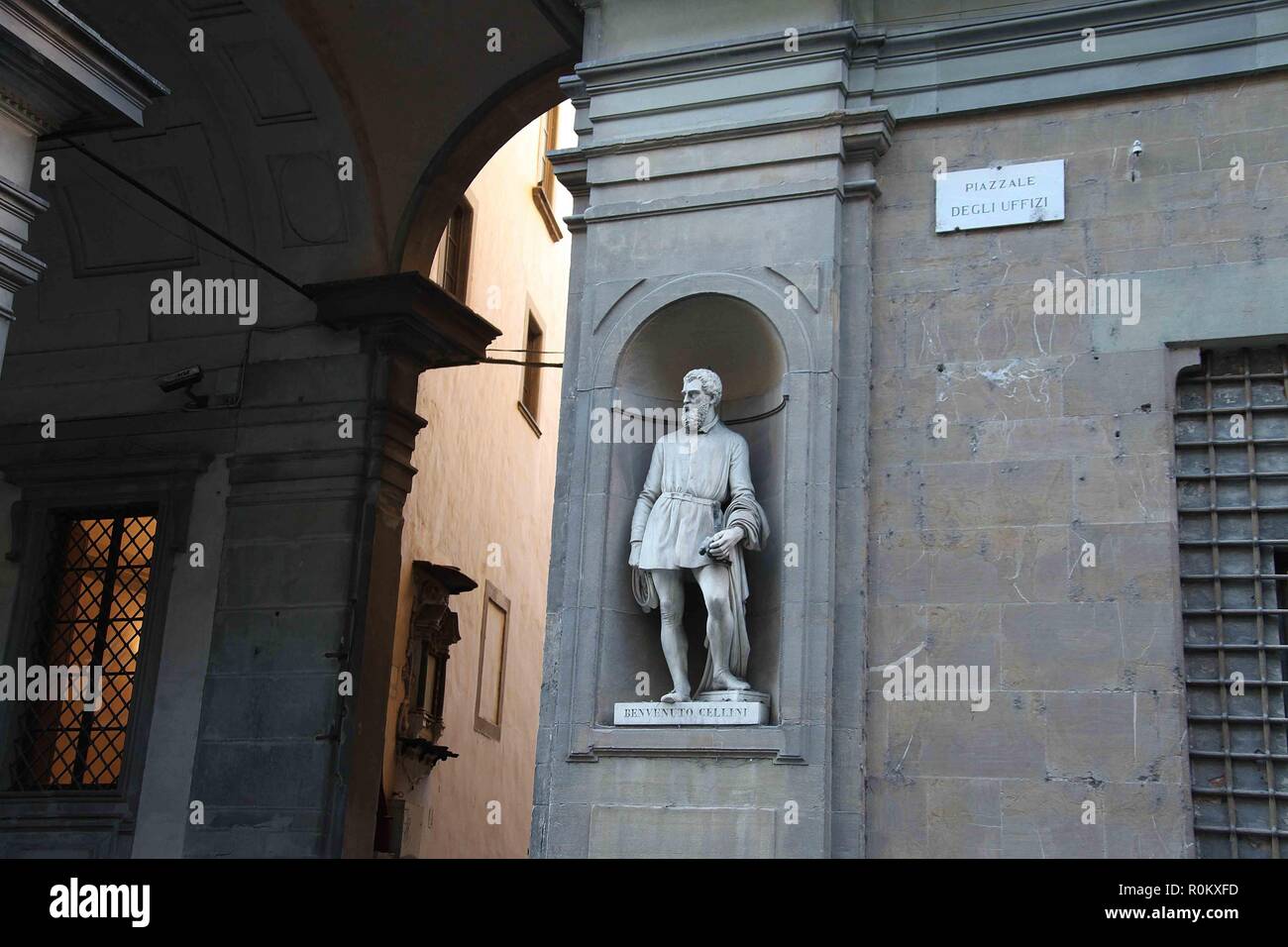 Piazzale degli Uffizi in the historic centre of Florence with the statue of Cellini by Ulisse Cambi Stock Photo