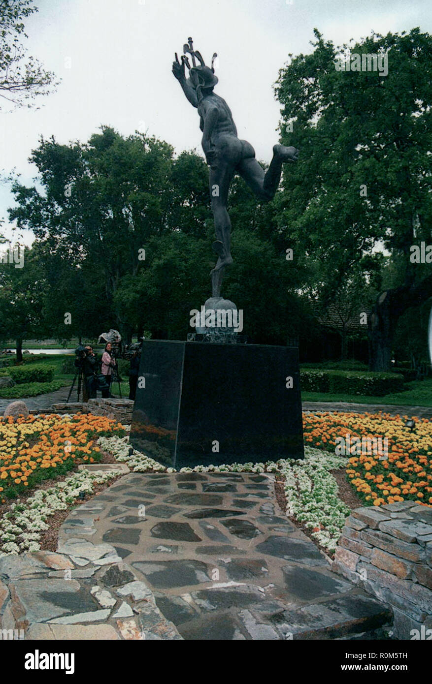 Michael jackson garden ÉÉ.. Event in Hollywood Life - California, USA, Film Industry, Celebrities, Photography, Bestof, Arts Culture and Entertainment, Topix Celebrities fashion, Best of, Hollywood Life,  Red Carpet and backstage, movie celebrities, TV celebrities, Music celebrities, Topix, Bestof, Arts Culture and Entertainment, vertical, one person, Photography,   #Celebrity #Hollywood #RedCarpet #Actor #Actress #famousCelebrity #HollywoodEvent #TsuniUSA #CelebrityPhotography, Fashion inquiry tsuni@Gamma-USA.com , Credit Tsuni / USA,   Fashion, From the Year 1993 to 1999, Stock Photo