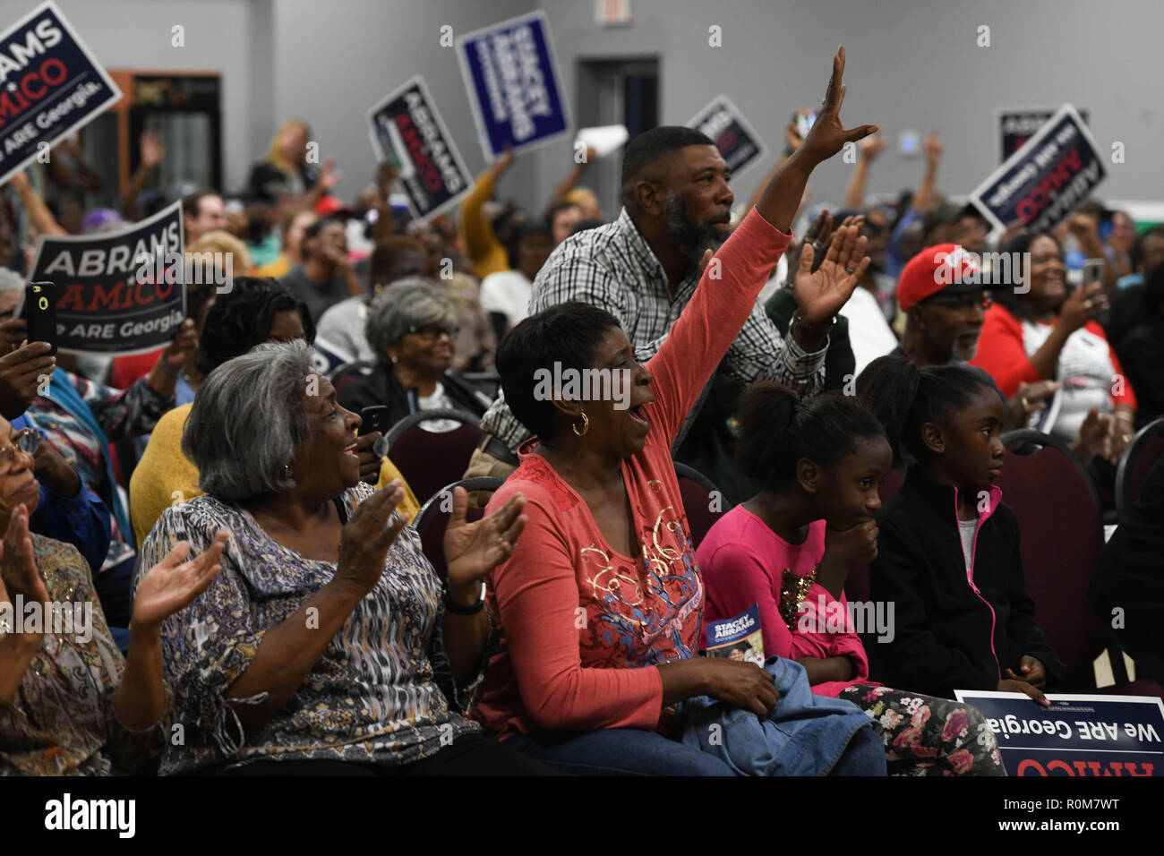 Baxley, Georgia, USA. 5th Nov, 2018. Georgia candidate governor Stacey Abrams supporters cheer to her at the Parker-Harrell Progressive Resource school in Baxley, Georgia on Monday, following a strategy of aggressively courting votes in tiny rural towns often overlooked by Democratic camdidates. Abrams -who colud became the nation's forst black woman governor- is in statiscal tie with opponent Brian Kemp in one of the most-watched mid-term races. Credit: Miguel Juarez Lugo/ZUMA Wire/Alamy Live News Stock Photo