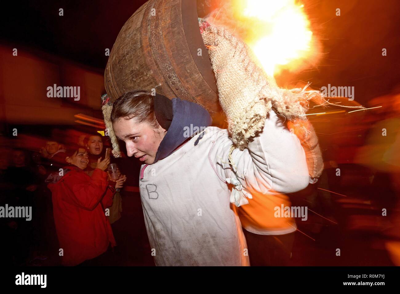 Burning Tar Barrels Stock Photos & Burning Tar Barrels Stock Images Alamy