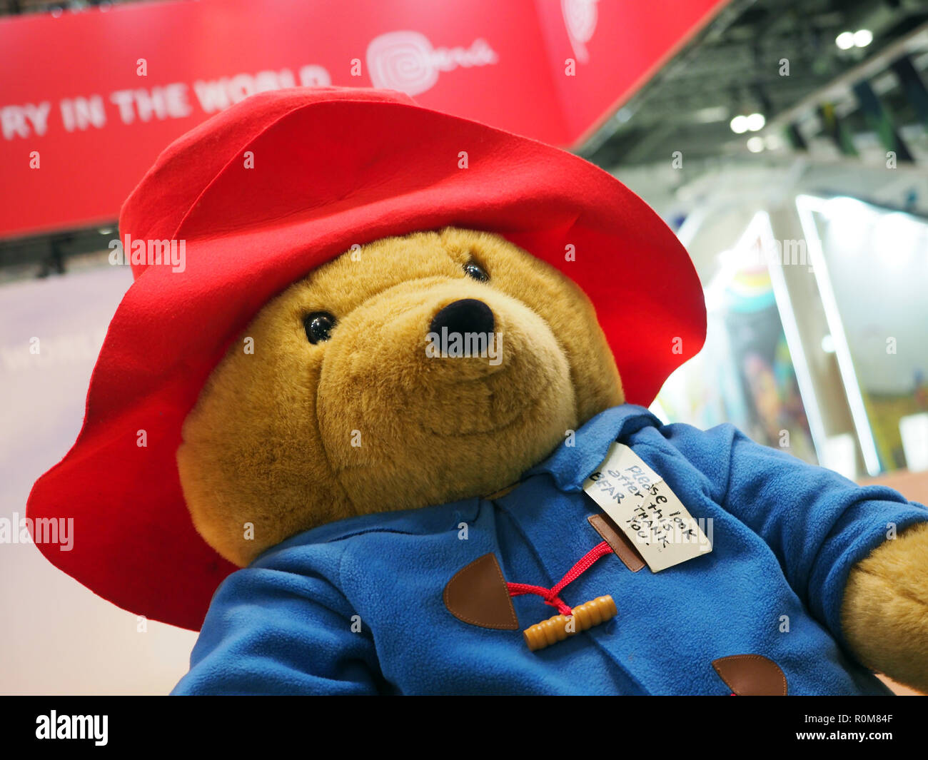 Excel, London, UK. 5th Nov 2018. Giant Paddington bear on the Peru stand at World Travel Market, Excel, London, today (Mon) Credit: Finnbarr Webster/Alamy Live News Stock Photo
