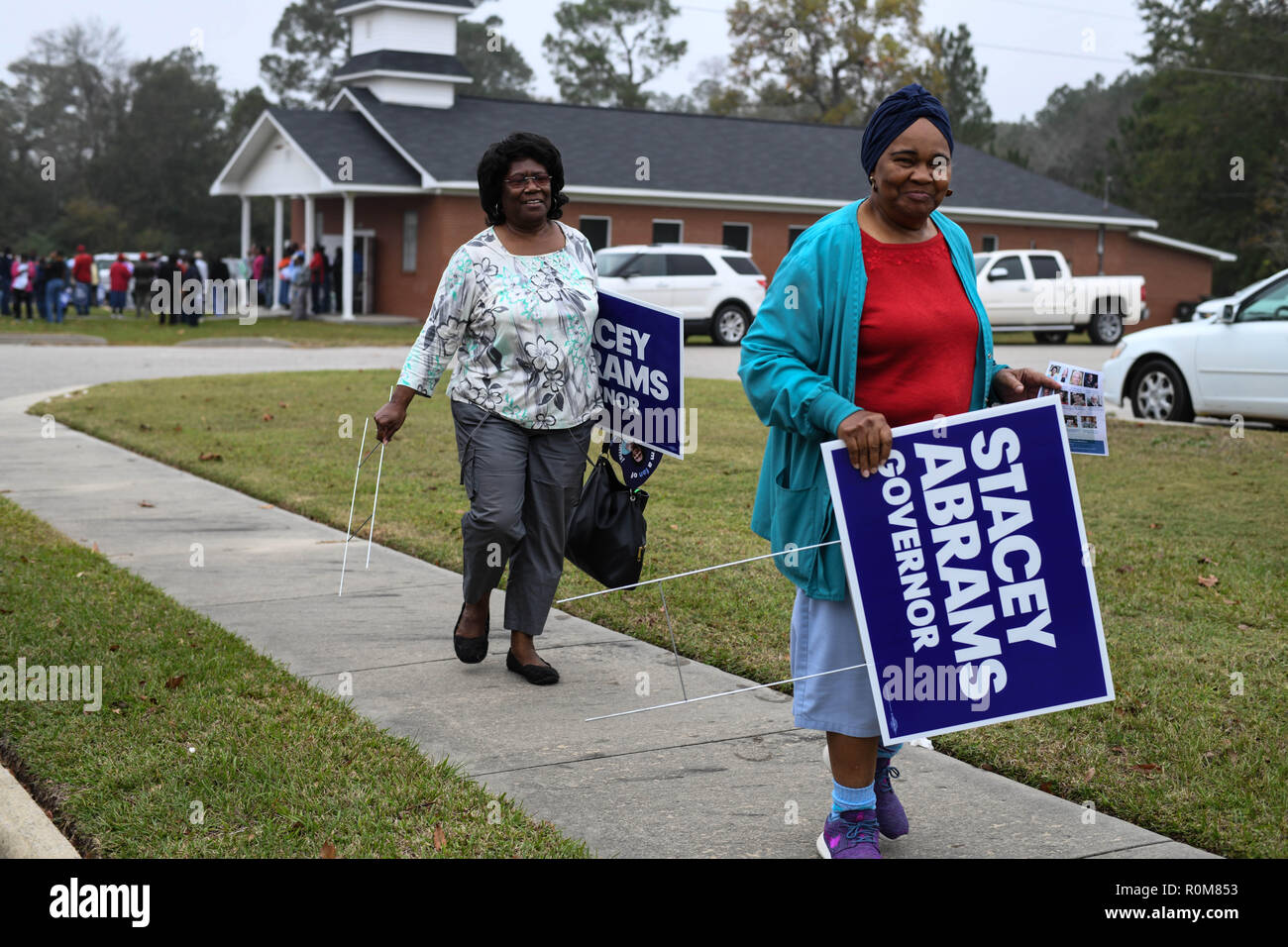 Metter, USA. 5th Nov, 2018. Supporters of candidate