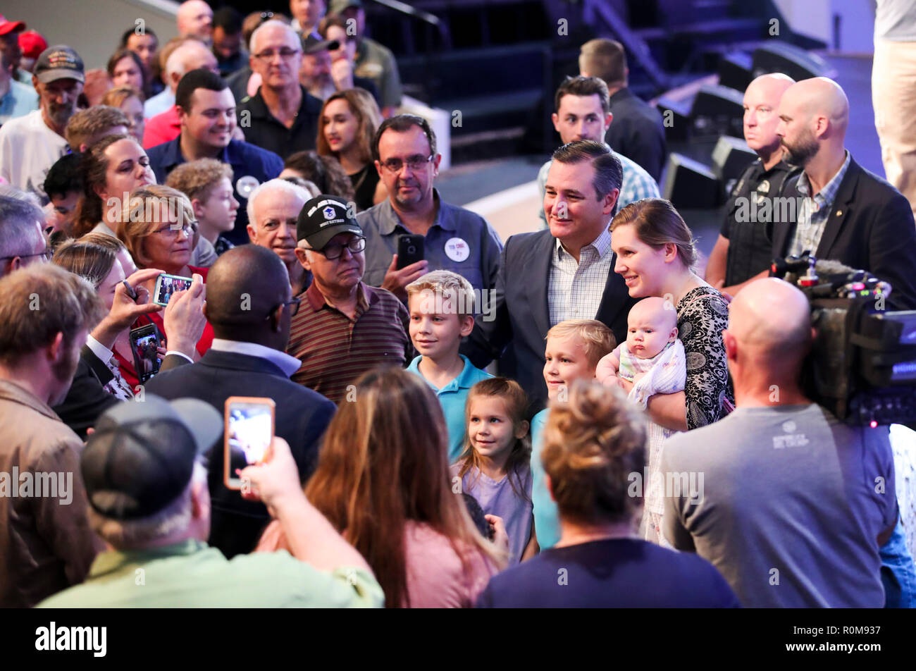 Houston. 5th Nov, 2018. Republican candidate of senator Ted Cruz meets with supporters during a campaign rally in Houston of Texas Nov. 5, 2018. The United States will hold the midterm elections on Tuesday. Credit: Wang Ying/Xinhua/Alamy Live News Stock Photo