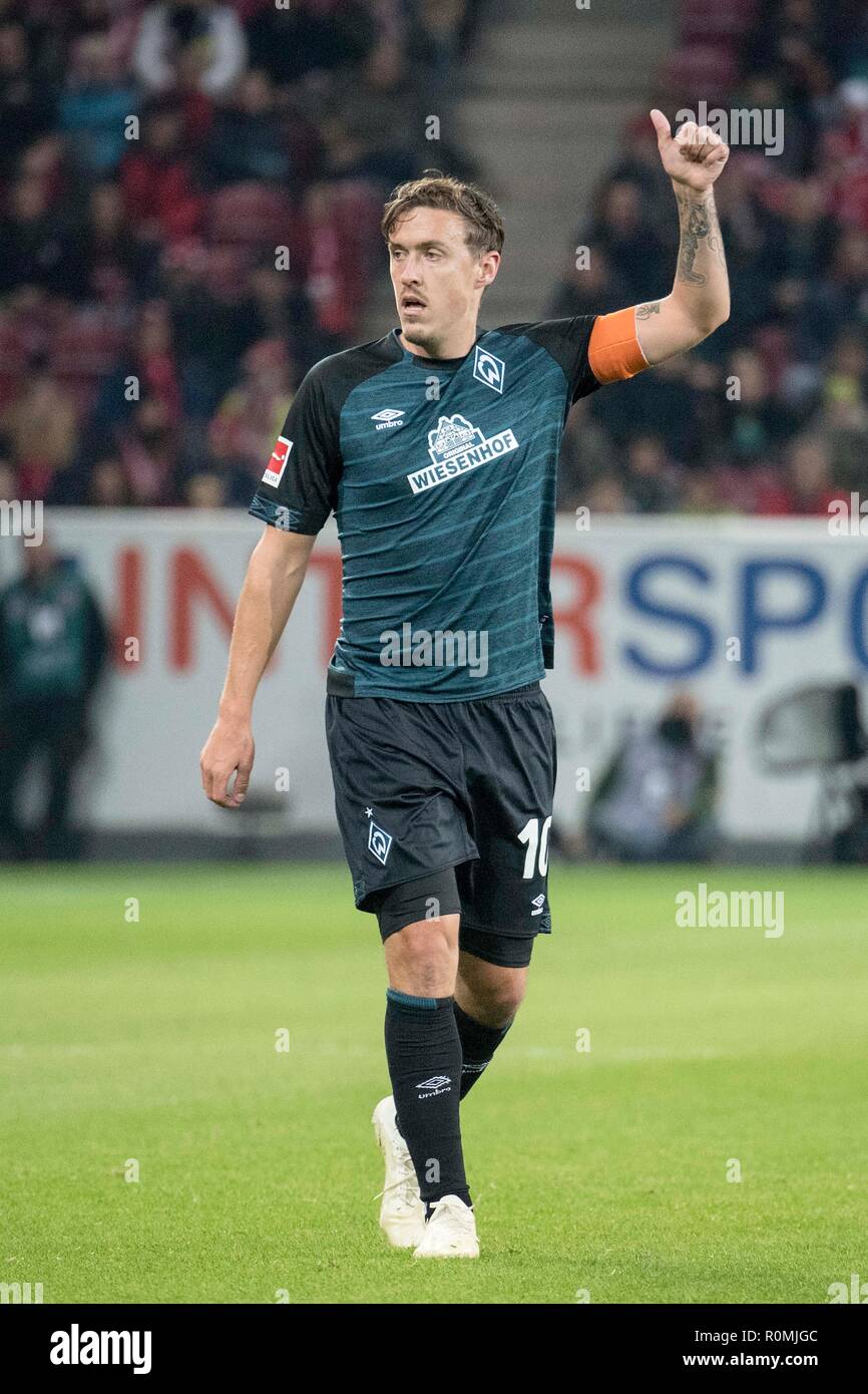 Mainz, Deutschland. 04th Nov, 2018. Werder Kapitaen (Kapitan) Max KRUSE  (HB) shows a thumbs up, whole figure, whole body (whole body); Confidence,  optimistic, optimistic, optimism; Soccer 1. Bundesliga, Season 2018/2019,  10. matchday,