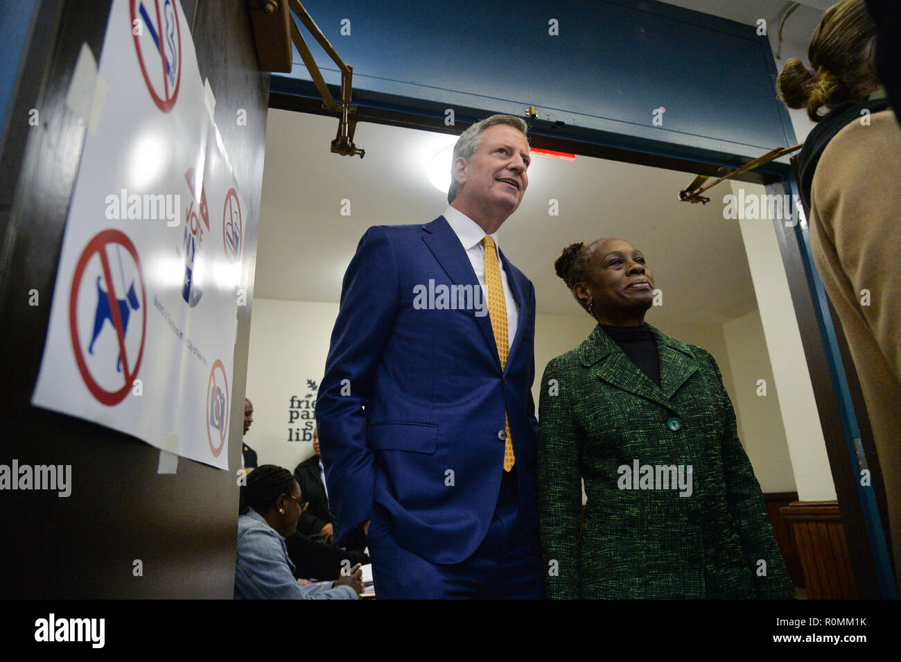 New York, USA. 6th November, 2018. Mayor Bill de Blasio and Chirlane McCray cast their vote during the Midterm Elections in the Park Slope section of Brooklyn, New York on November 6, 2018. Credit: Erik Pendzich/Alamy Live News Stock Photo