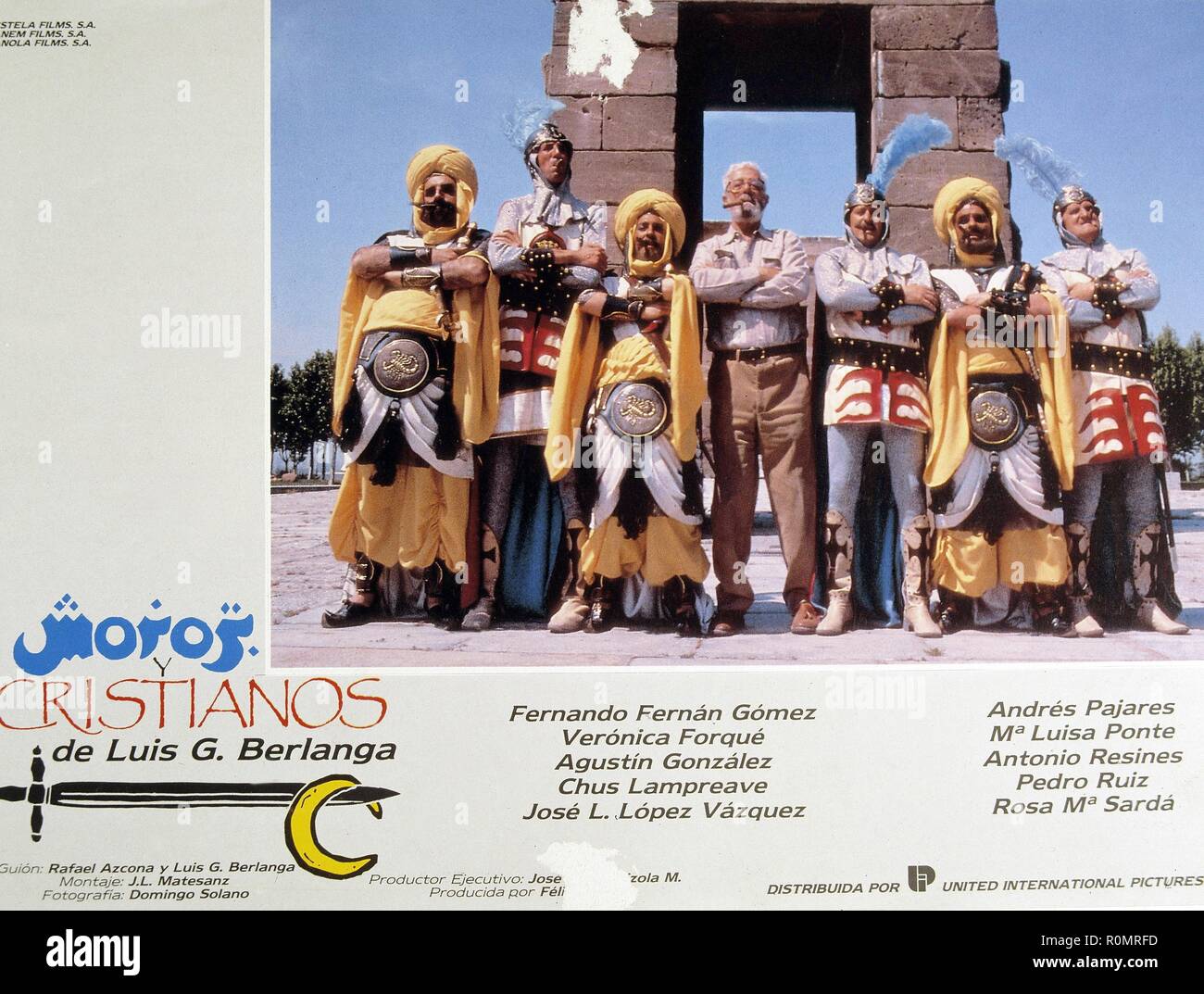 Cartel de la película Moros y Cristianos en la foto : Luis García Berlanga con el actor Agustín González. Stock Photo