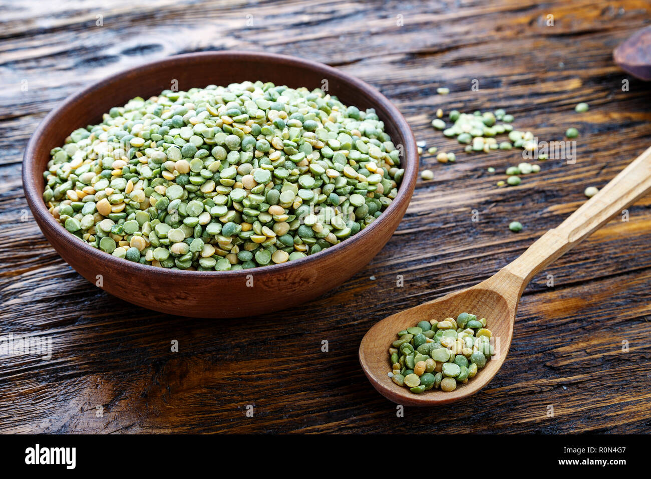 Comp Tabel Split peas on table close hi-res stock photography and images - Alamy
