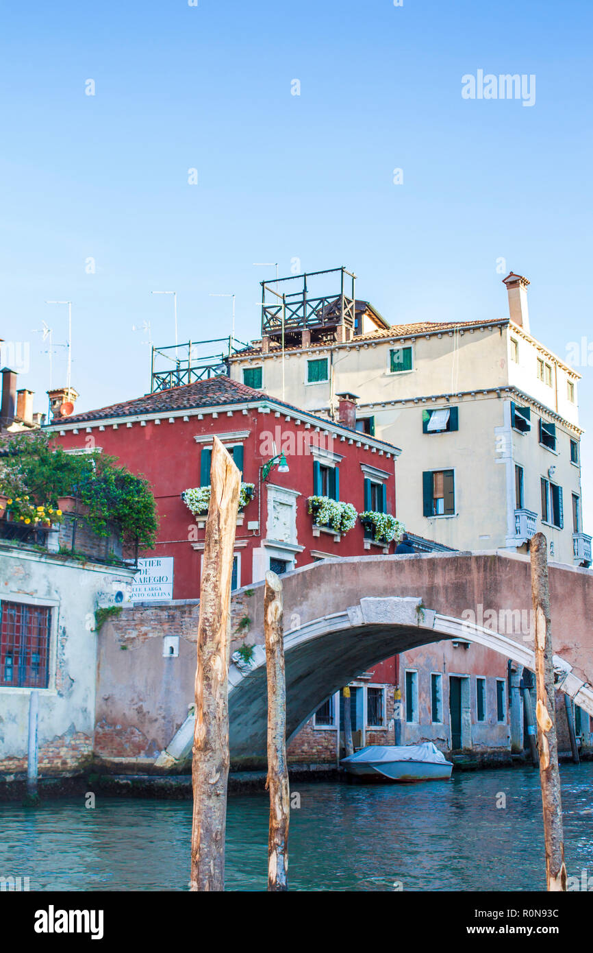 Venetian bridge houses lagoons hi-res stock photography and images - Alamy