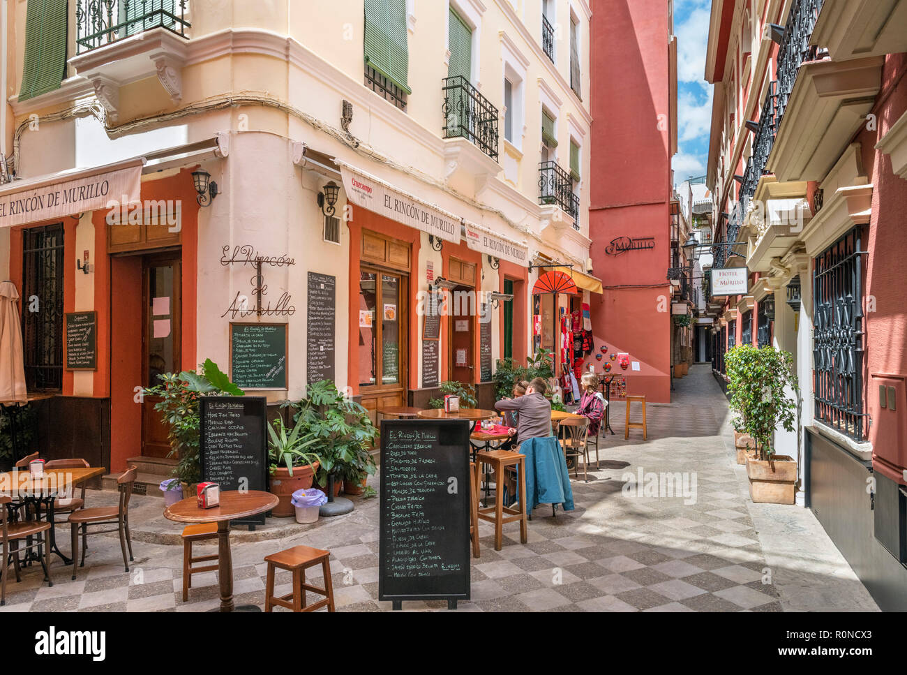 Barrio Santa Cruz, Seville, Spain. Cafe bar on Calle Lope de Rueda, Barrio Santa Cruz, Sevilla, Andalucia, Spain Stock Photo