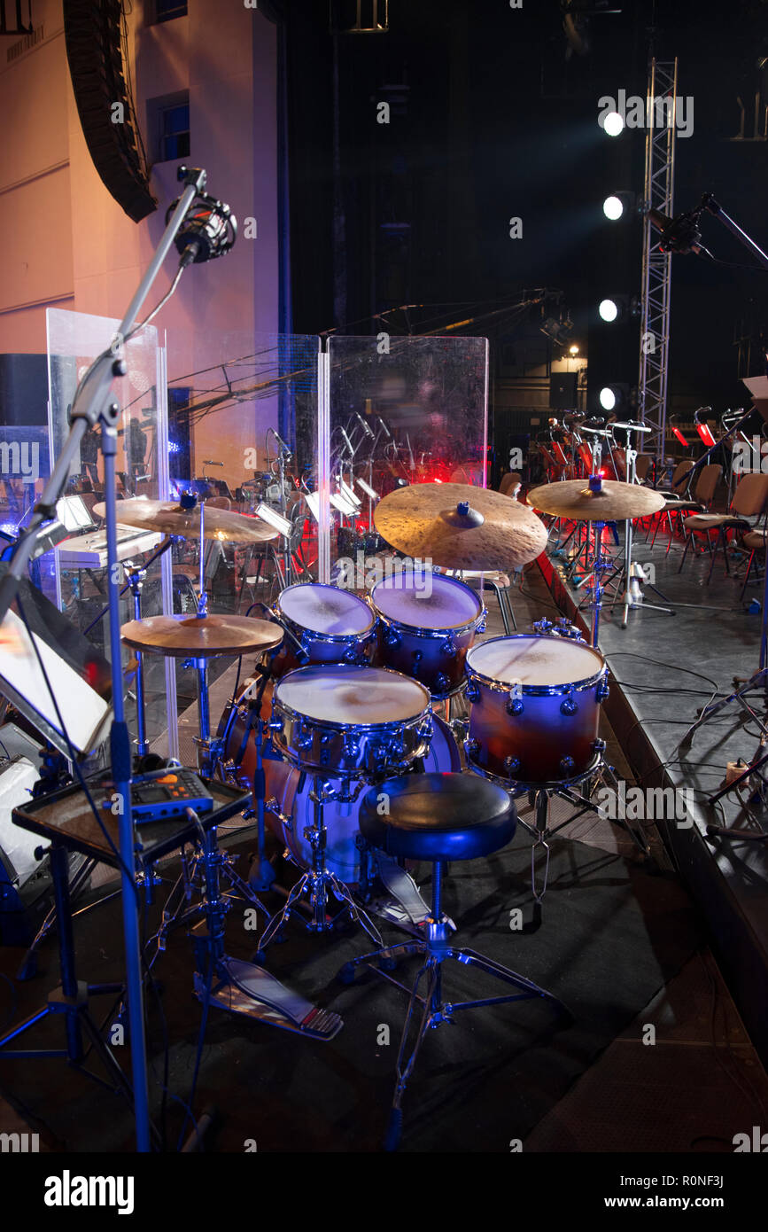 drums on stage before a music concert Stock Photo - Alamy