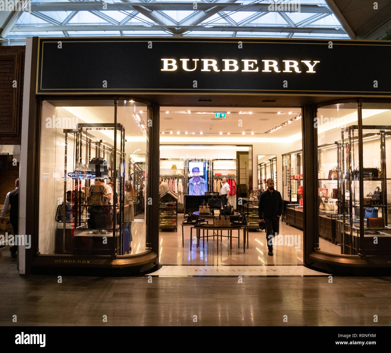 ISTANBUL, TURKEY - SEPTEMBER 27, 2018: Front facade of Burberry store with  people inside at Istanbul Airport Stock Photo - Alamy