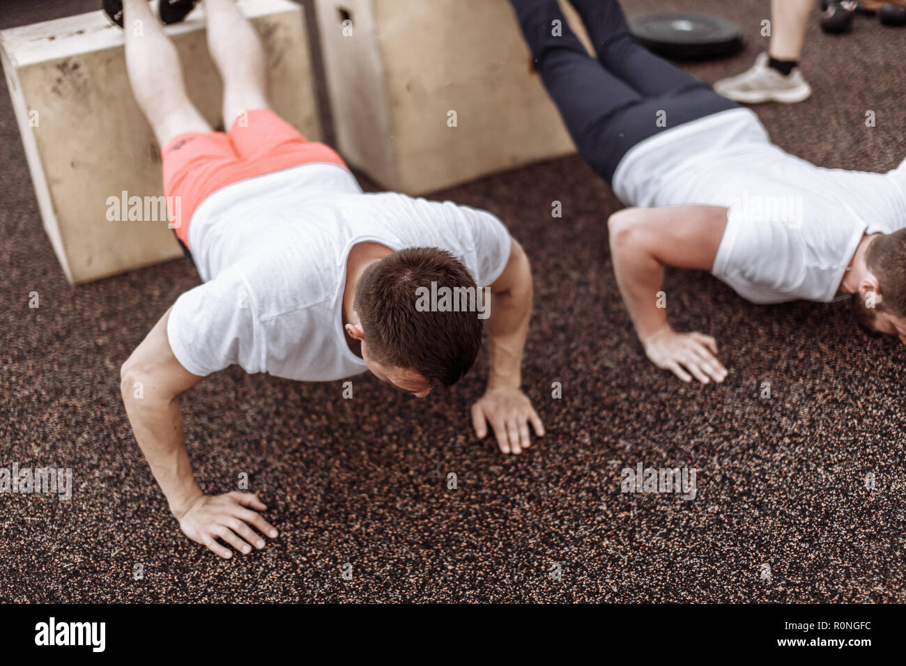 Two young athletes doing hi-res stock photography and images - Alamy
