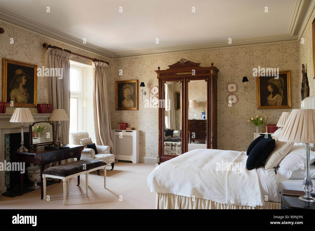 Bedroom With Mirrored Wardrobe In Carlton Towers In