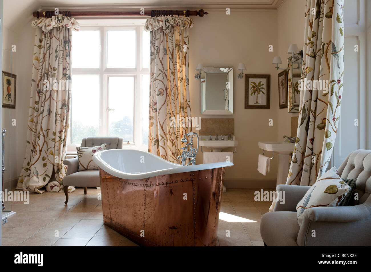 Cast Iron Bath Stock Photos & Cast Iron Bath Stock Images Alamy