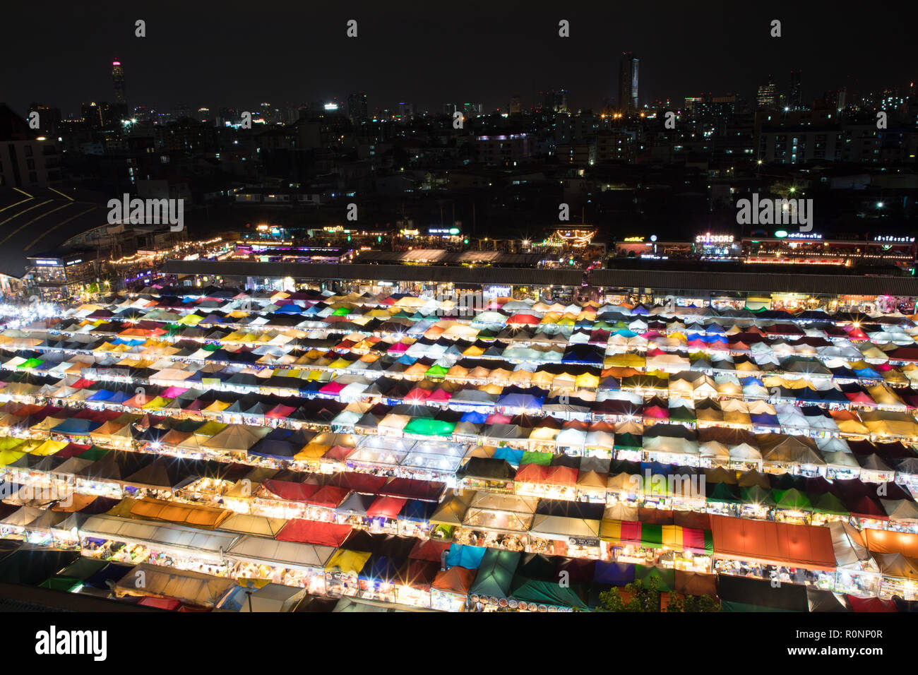 Ratchada Rot Fai Night Market Stock Photo Alamy