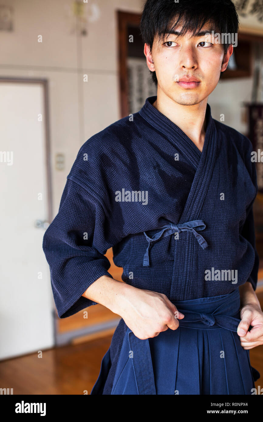 Male Japanese Kendo fighter tying belt of his blue Kendo uniform Stock  Photo - Alamy
