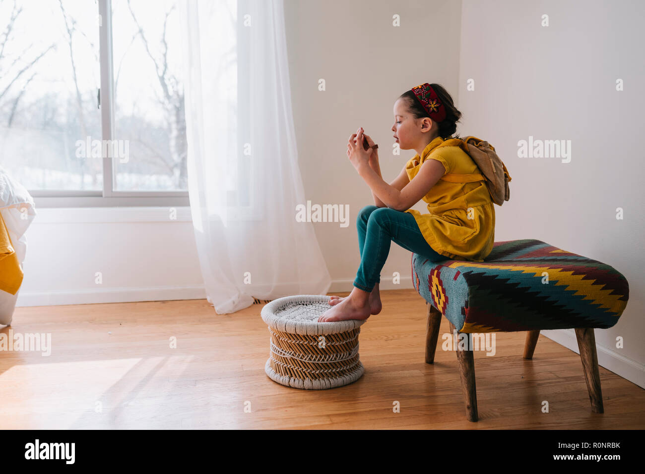 People sitting on stool hi-res stock photography and images - Alamy