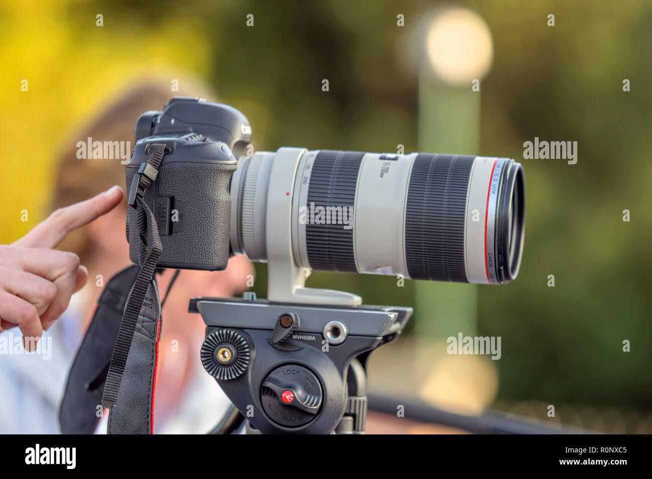 Ga terug Bruin verticaal Close Up Of A Canon Camera At Den Haag City The Netherlands 2018 Stock  Photo - Alamy