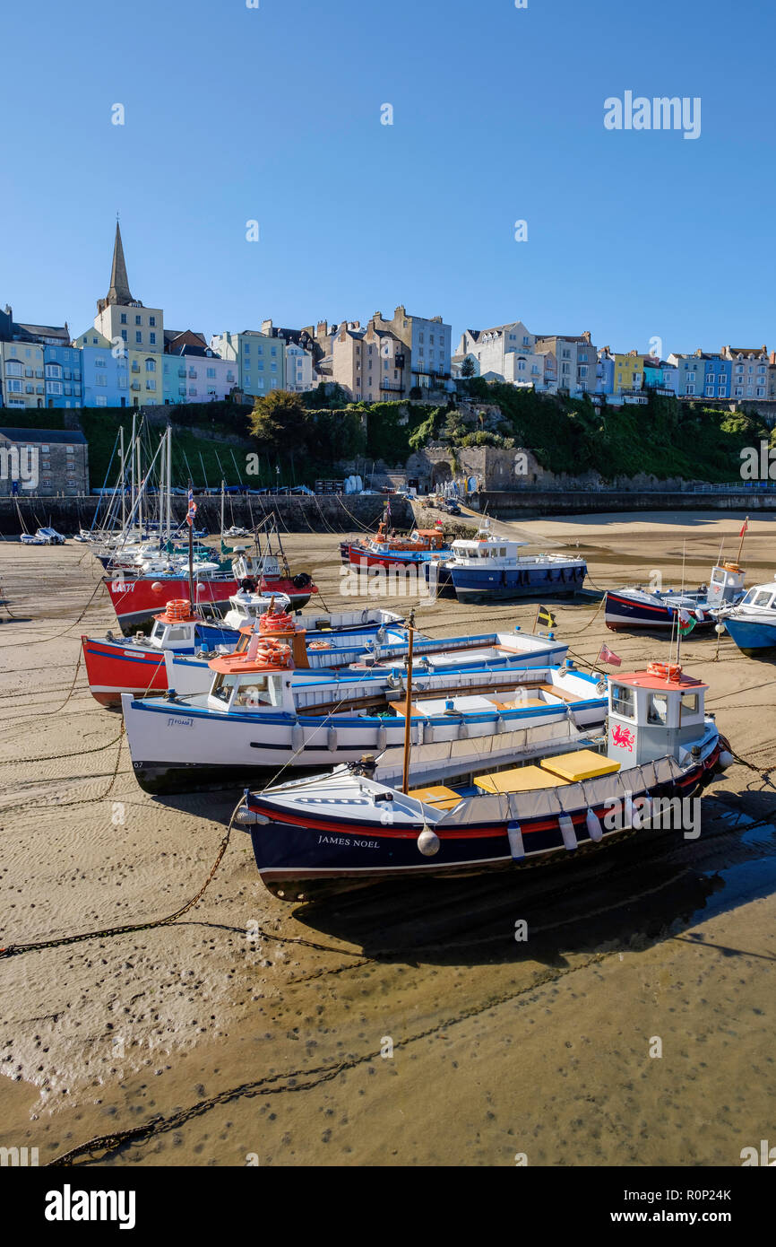 BOATS IN TENBY HARBOUR PEMBROKESHIRE Stock Photo