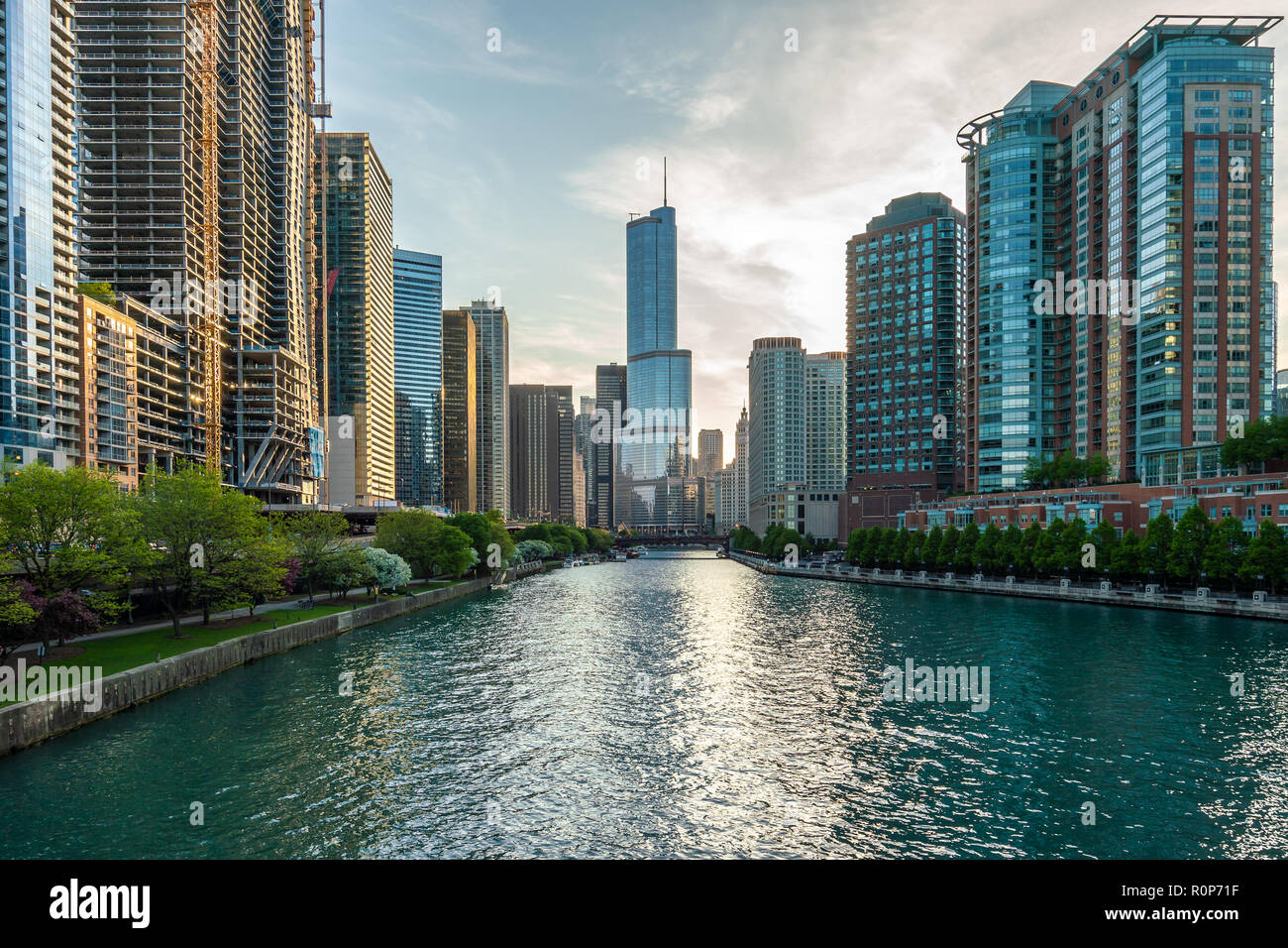 Panorama chicago downtown river hi-res stock photography and images - Alamy
