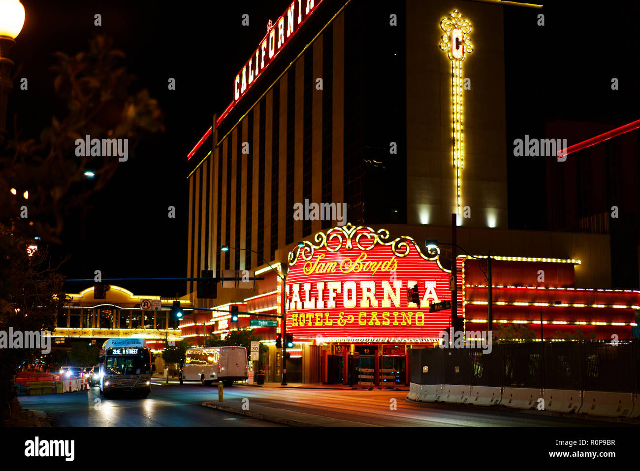 Las Vegas Nevada Usa May 22 18 Neon Sign Of The Hotel California Night View Of The Building Stock Photo Alamy