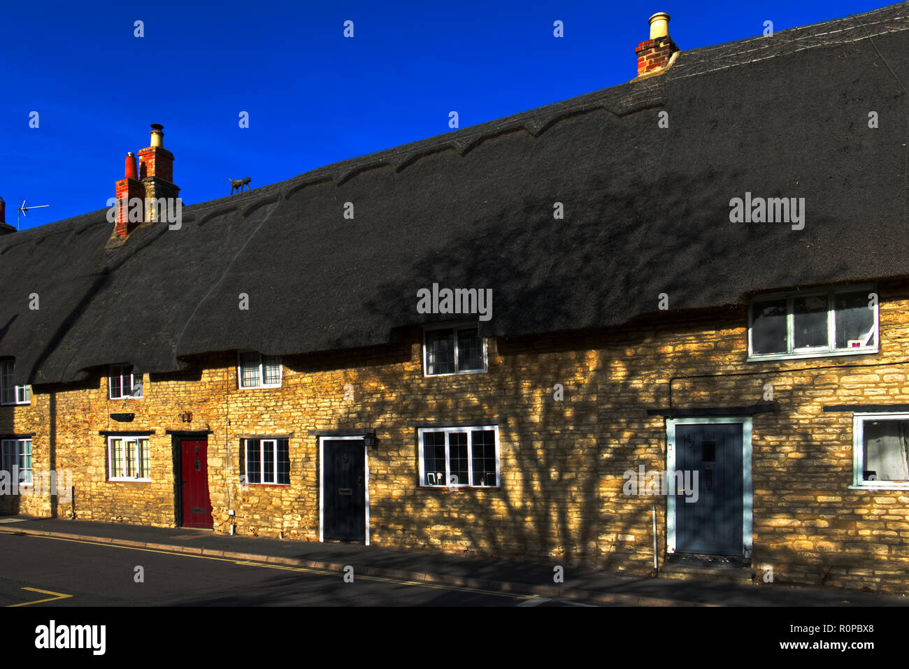 Thatched cottages in Sharnbrook High Street, Bedfordshire, England, UK Stock Photo
