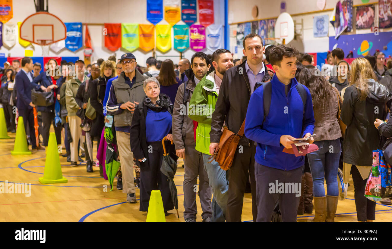 Arlington, Virginia, USA. 6th November, 2018. Voters in long queue during midterm voting, at Key School. Rob Crandall/Alamy Live News Stock Photo