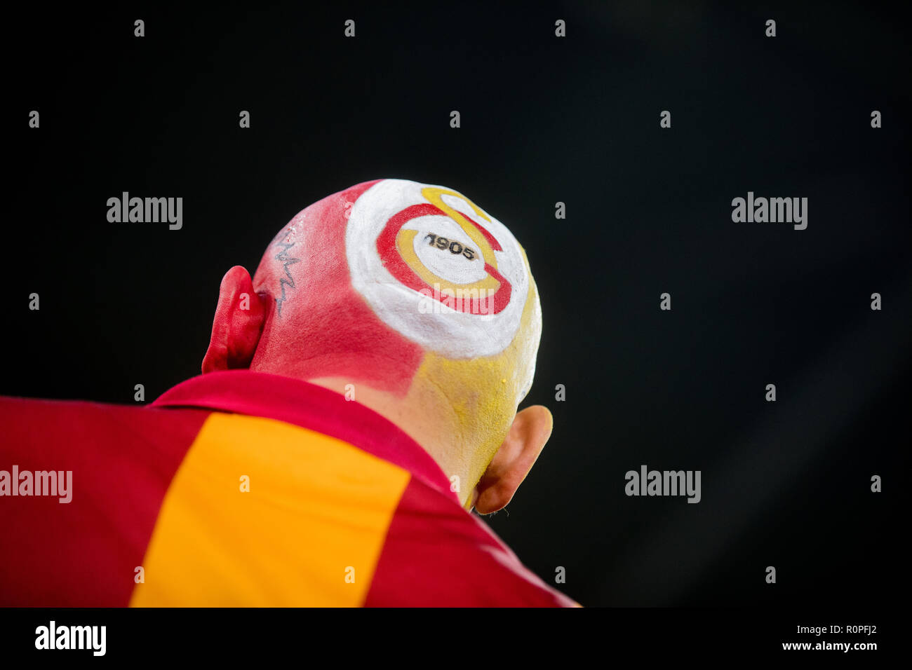 Gelsenkirchen, Germany. 06th Nov, 2018. Soccer: Champions League, FC Schalke 04 - Galatasaray Istanbul, Group stage, Group D, Matchday 4 in the Veltins Arena. A fan of Galatasaray before the game. Credit: Rolf Vennenbernd/dpa/Alamy Live News Stock Photo