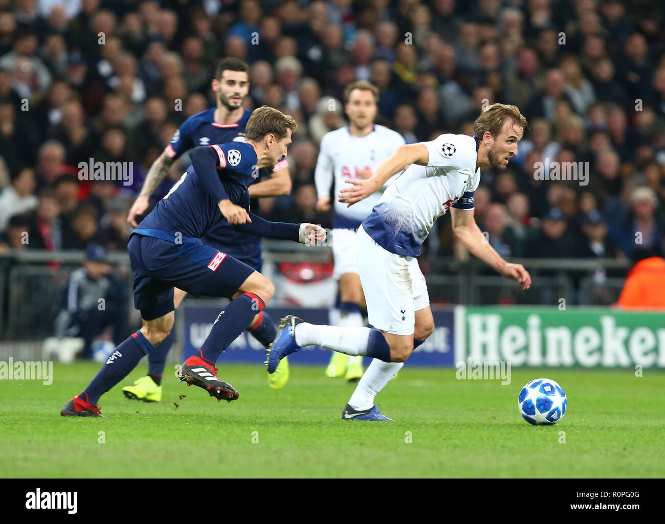 London, England, 06th November 2018.  Tottenham Hotspur's Harry Kane during Champion League Group B between Tottenham Hotspur and PSV Eindhoven at Wembley stadium , London, England on 06 Nov 2018. Credit Action Foto Sport  FA Premier League and Football League images are subject to DataCo Licence. Editorial use ONLY. No print sales. No personal use sales. NO UNPAID USE Credit: Action Foto Sport/Alamy Live News Stock Photo
