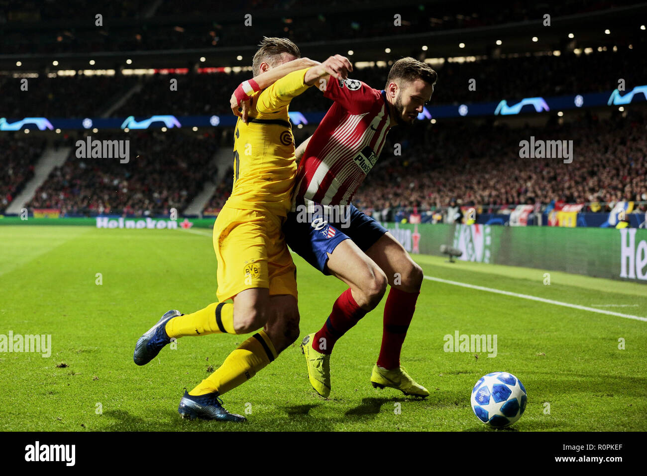 Madrid, Madrid, Spain. 6th Nov, 2018. Atletico de Madrid's Saul Niguez and Borussia Dortmund's Lukasz Piszczek fight for the ball during UEFA Champions League match between Atletico de Madrid and Borussia Dortmund at Wanda Metropolitano Stadium. Credit: Legan P. Mace/SOPA Images/ZUMA Wire/Alamy Live News Stock Photo