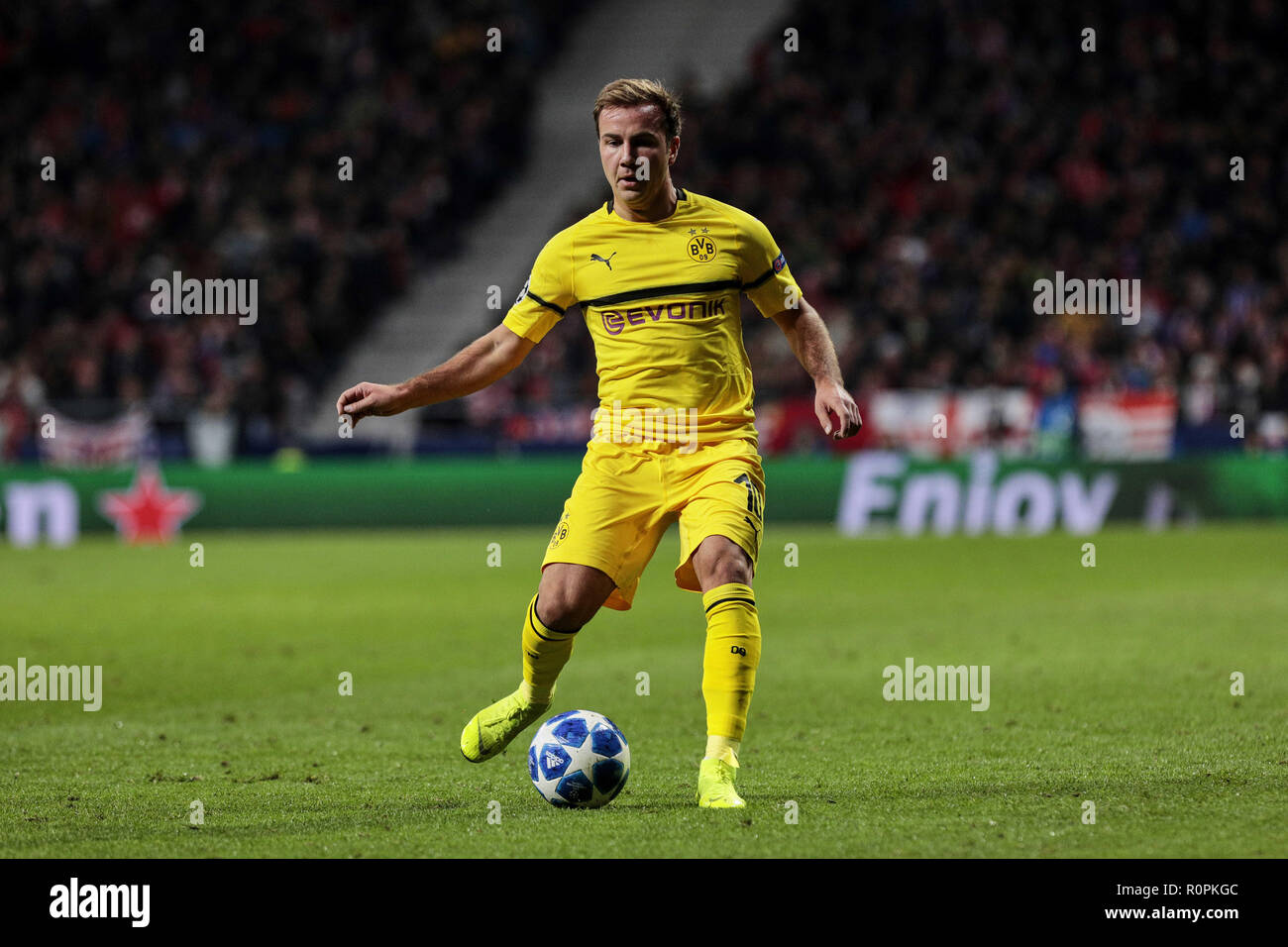 Madrid, Madrid, Spain. 6th Nov, 2018. Borussia Dortmund's Mario Gotze during UEFA Champions League match between Atletico de Madrid and Borussia Dortmund at Wanda Metropolitano Stadium in Madrid. Credit: Legan P. Mace/SOPA Images/ZUMA Wire/Alamy Live News Stock Photo