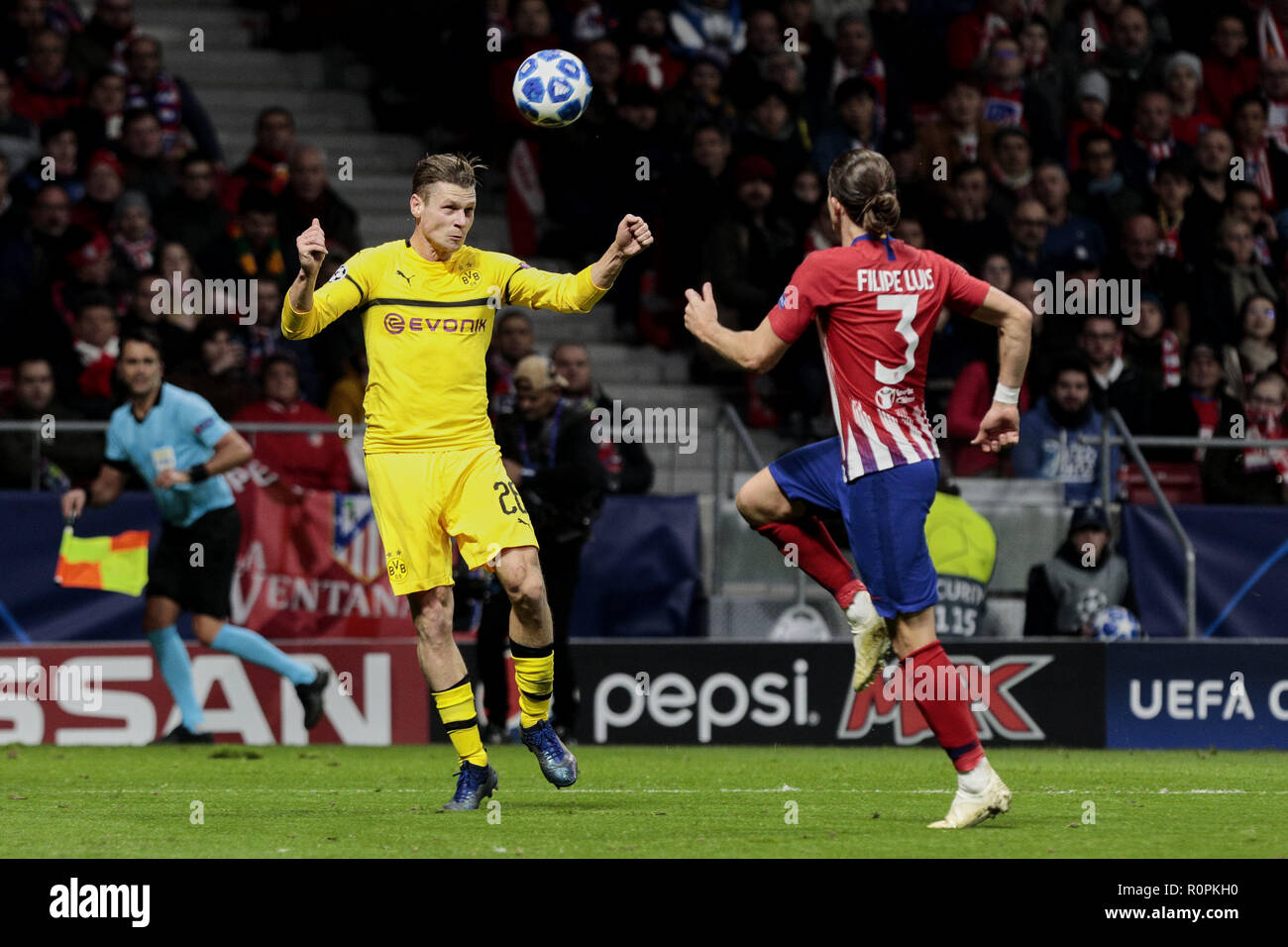 Madrid, Madrid, Spain. 6th Nov, 2018. Atletico de Madrid's Filipe Luis and Borussia Dortmund's Lukasz Piszczek during UEFA Champions League match between Atletico de Madrid and Borussia Dortmund at Wanda Metropolitano Stadium. Credit: Legan P. Mace/SOPA Images/ZUMA Wire/Alamy Live News Stock Photo