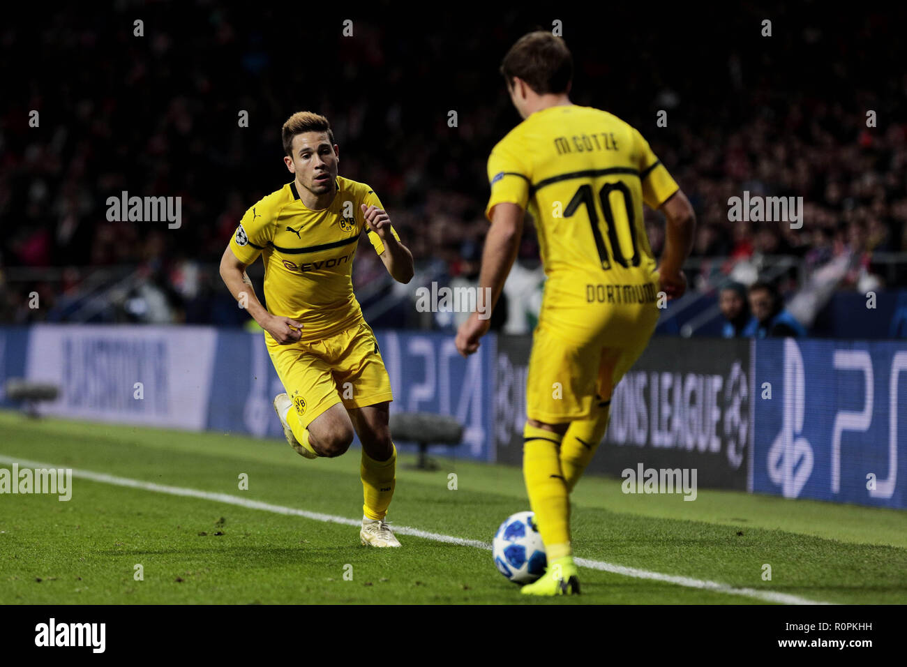 Madrid, Madrid, Spain. 6th Nov, 2018. Borussia Dortmund's Raphael Guerreiro (L) and Mario Gotze (R) during UEFA Champions League match between Atletico de Madrid and Borussia Dortmund at Wanda Metropolitano Stadium. Credit: Legan P. Mace/SOPA Images/ZUMA Wire/Alamy Live News Stock Photo