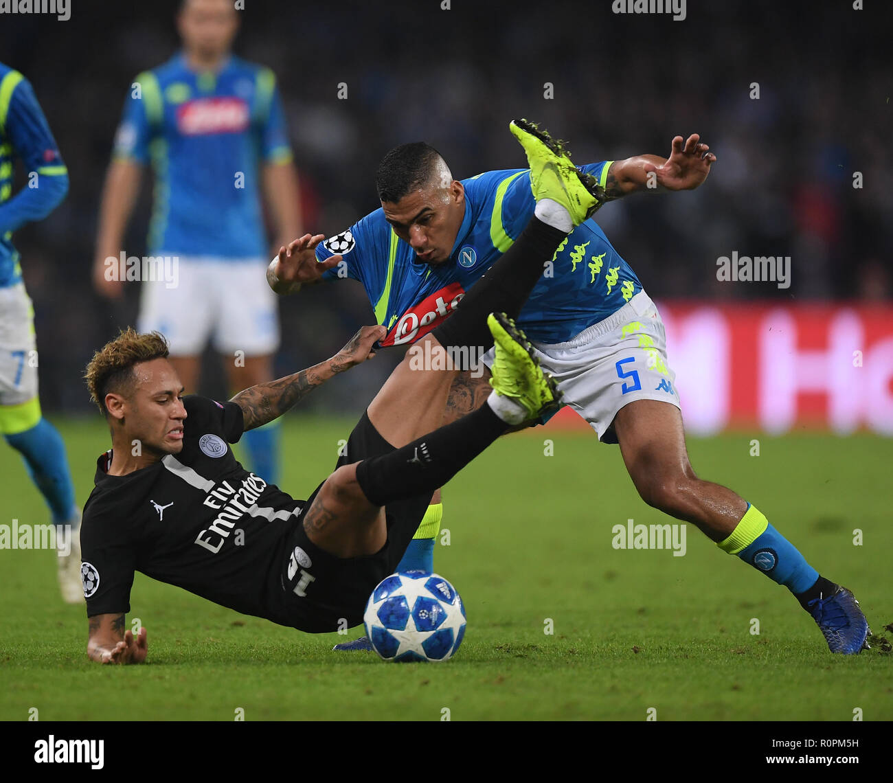 Naples, Italy. 6th Nov, 2018. Paris Saint-Germain's Neymar (L) vies with Napoli's Allan during the UEFA Champions League Group C match between Napoli and PSG in Naples, Italy, Nov. 6, 2018. The match tied 1-1. Credit: Alberto Lingria/Xinhua/Alamy Live News Stock Photo