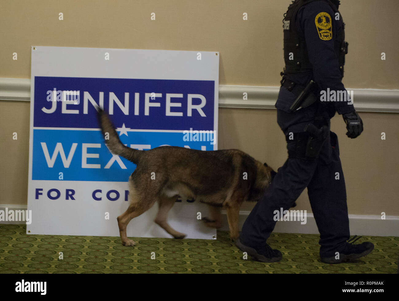 Leesburg, Virginia, USA. 06th November, 2018. Virginia State Police bomb sniffing dog works the site of Democratic congressional candidate Jennifer Wexton's victory party before the general public was allowed in to Washington Dulles Airport Marriott, Tuesday, Nov. 6, 2018 in Dulles, Va. (Photo by Douglas Graham/Loudoun Now) Credit: William Graham/Alamy Live News Stock Photo