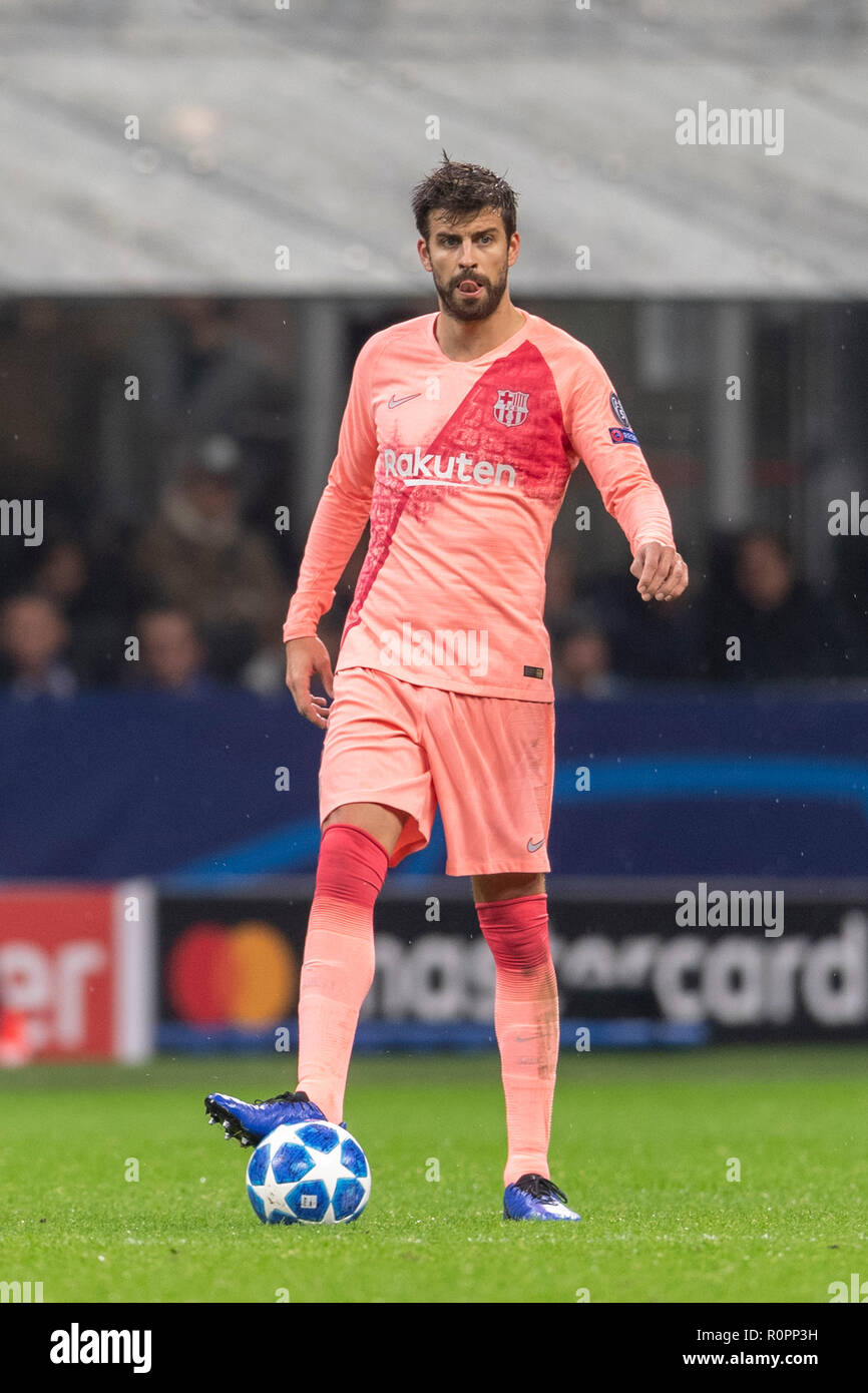 Gerard Pique Bernabeu (Barcelona) during 'Uefa Champions League ' Group Stage B match between Inter 1-1 Barcelona at Giuseppe Meazza Stadium on SNovember 06, 2018 in Milano, Italy. Credit: Maurizio Borsari/AFLO/Alamy Live News Stock Photo