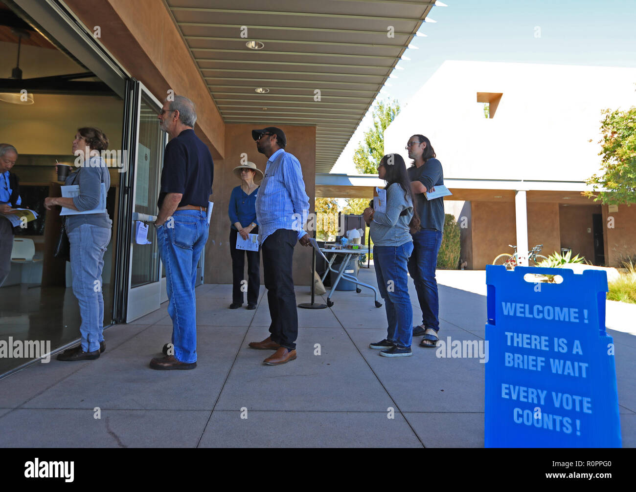 Los Angeles, California, USA. 6th Nov, 2018. Voters queue to cast their ballots in Orange County, California, Nov. 6, 2018. The U.S. Republican Party on Tuesday managed to maintain a Senate majority in the 2018 midterm elections, according to projections from multiple U.S. news outlets. Credit: Li Ying/Xinhua/Alamy Live News Stock Photo