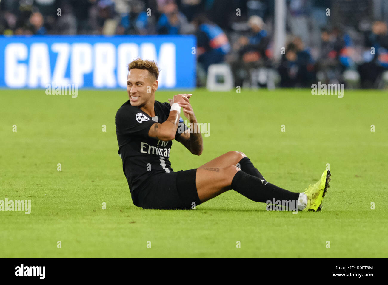 Naples, Italy. 6th November, 2018.  Neymar Jr of PSG gestures during the UEFA Champions League group C match between SSC Napoli Vs Paris Saint-Germain at Stadio San Paolo on November 6,2018 in Naples,Italy. (Photo by Marco Iorio) Credit: marco iorio/Alamy Live News Stock Photo