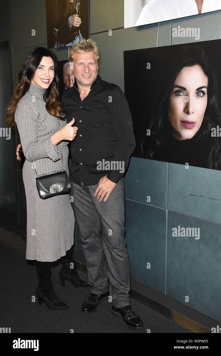 Alexandra Polzin und Ehemann Gerhard Leinauer bei der Vernissage 'Münchner & Zuagroaste' von Dirk Schiff im Le Méridien. München, 05.11.2018 | usage worldwide Stock Photo