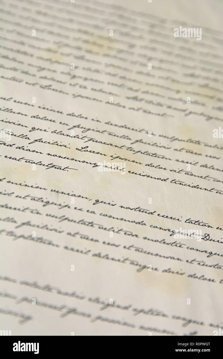 Germany. 06th Nov, 2018. Eine alte Schreibschrift auf einem vergilbten Blatt Papier. Ein Blindtext zur Illustration von alter Schrift, Schreibschrift, Handschrift, Briefverkehr, Schriftverkehr, … | usage worldwide Credit: dpa/Alamy Live News Stock Photo