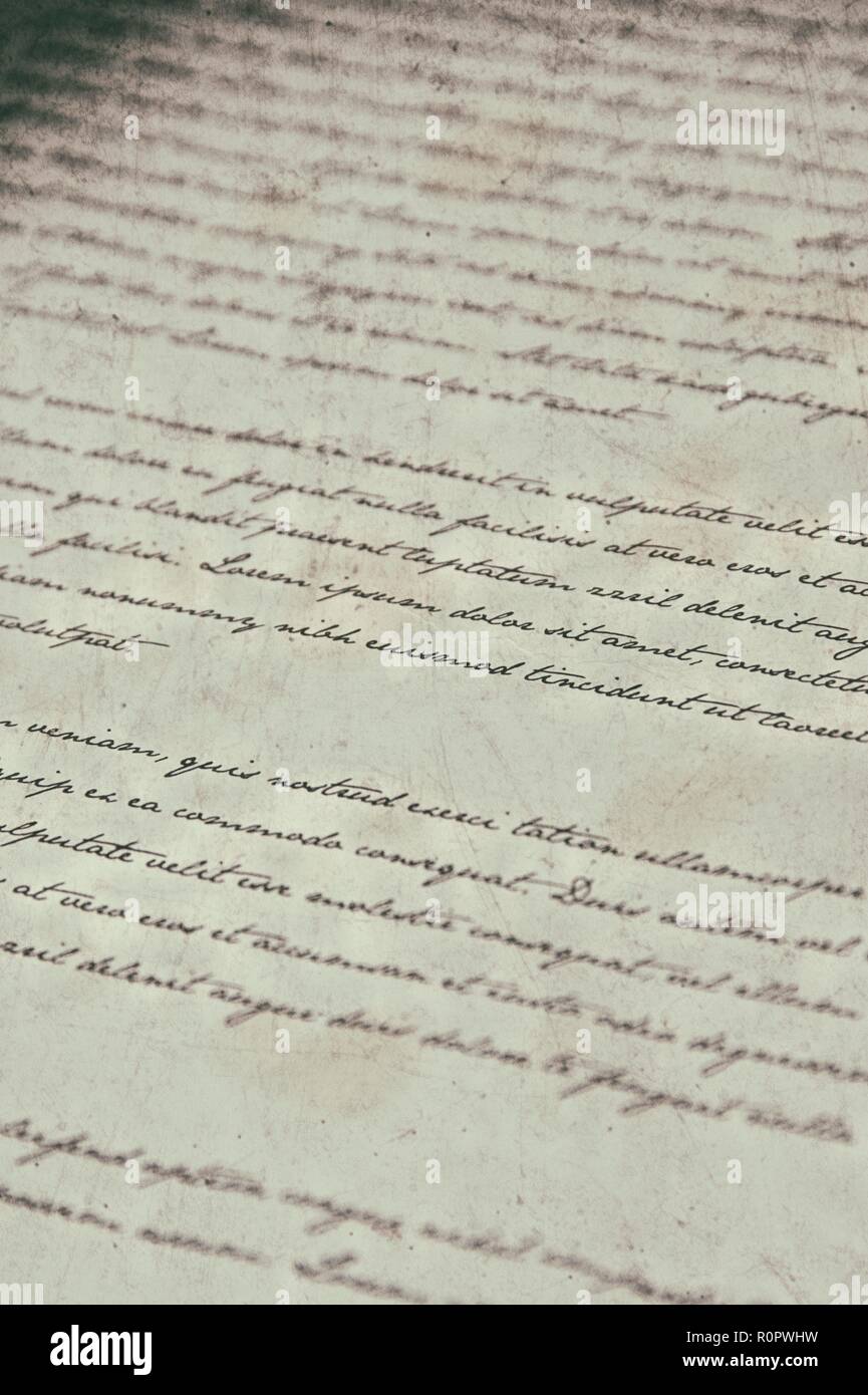 Germany. 06th Nov, 2018. Eine alte Schreibschrift auf einem vergilbten Blatt Papier. Ein Blindtext zur Illustration von alter Schrift, Schreibschrift, Handschrift, Briefverkehr, Schriftverkehr, … | usage worldwide Credit: dpa/Alamy Live News Stock Photo