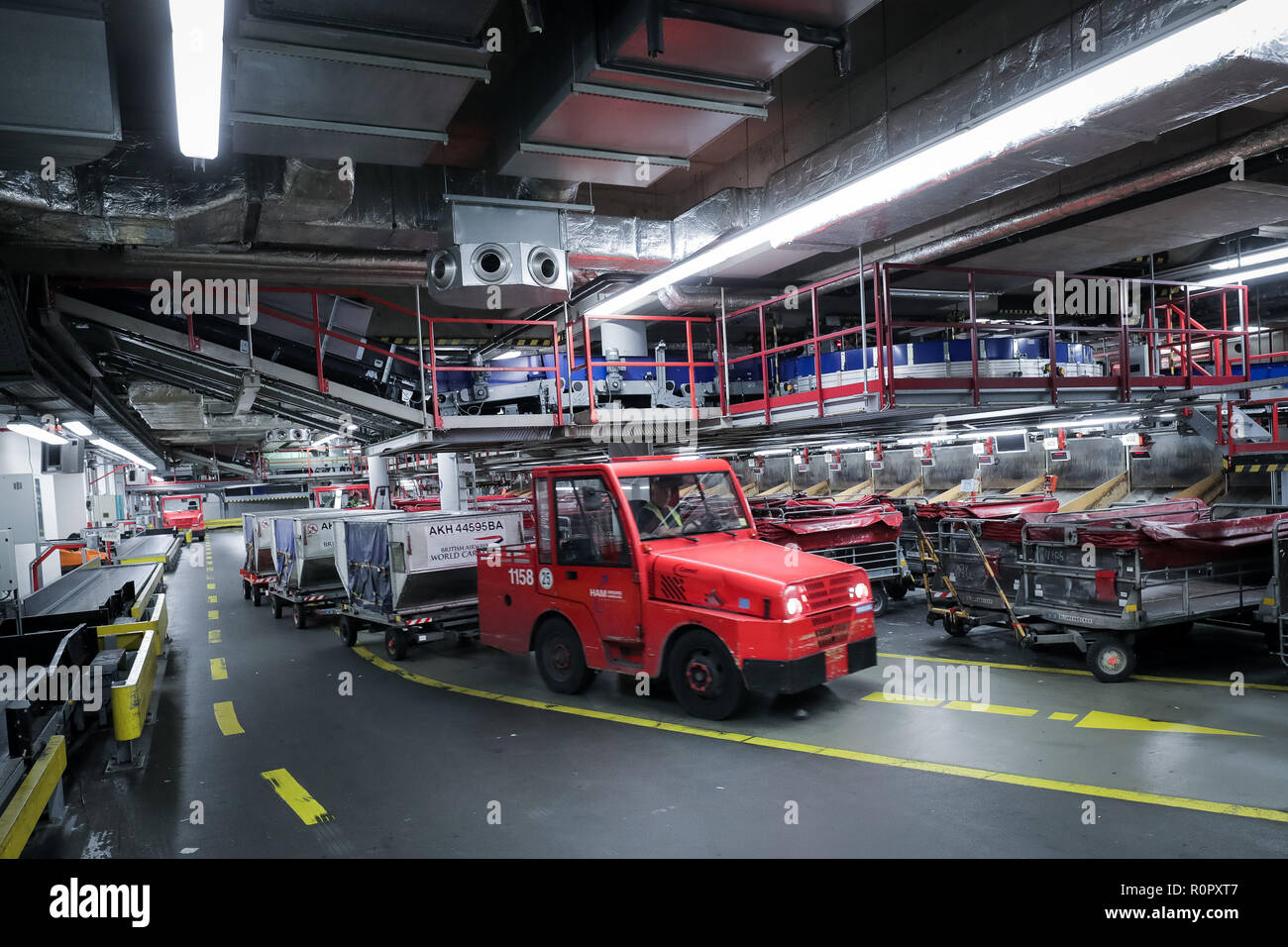 Baggage containers hires stock photography and images Alamy