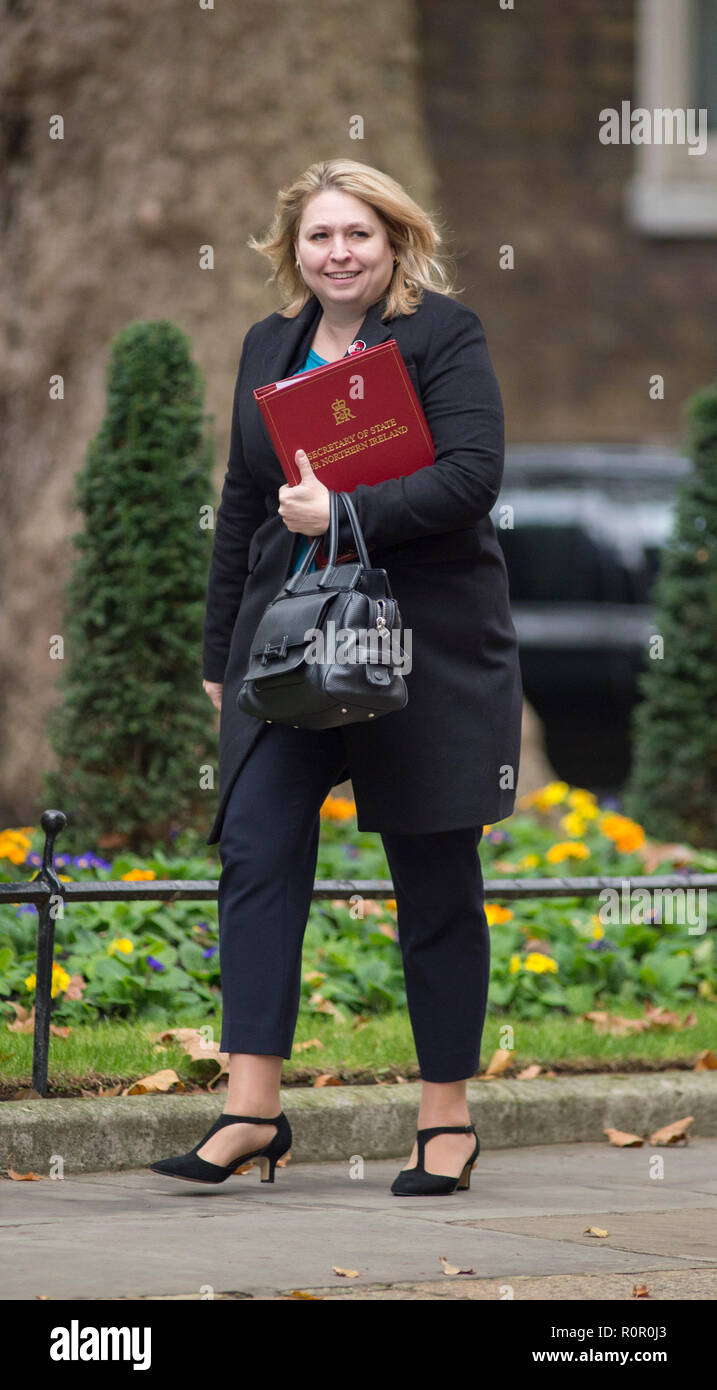 Downing Street, London, UK. 6 Nov 2018. Karen Bradley, Secretary of State for Northern Ireland, arrives for weekly Cabinet Meeting. Credit: M Park. Stock Photo