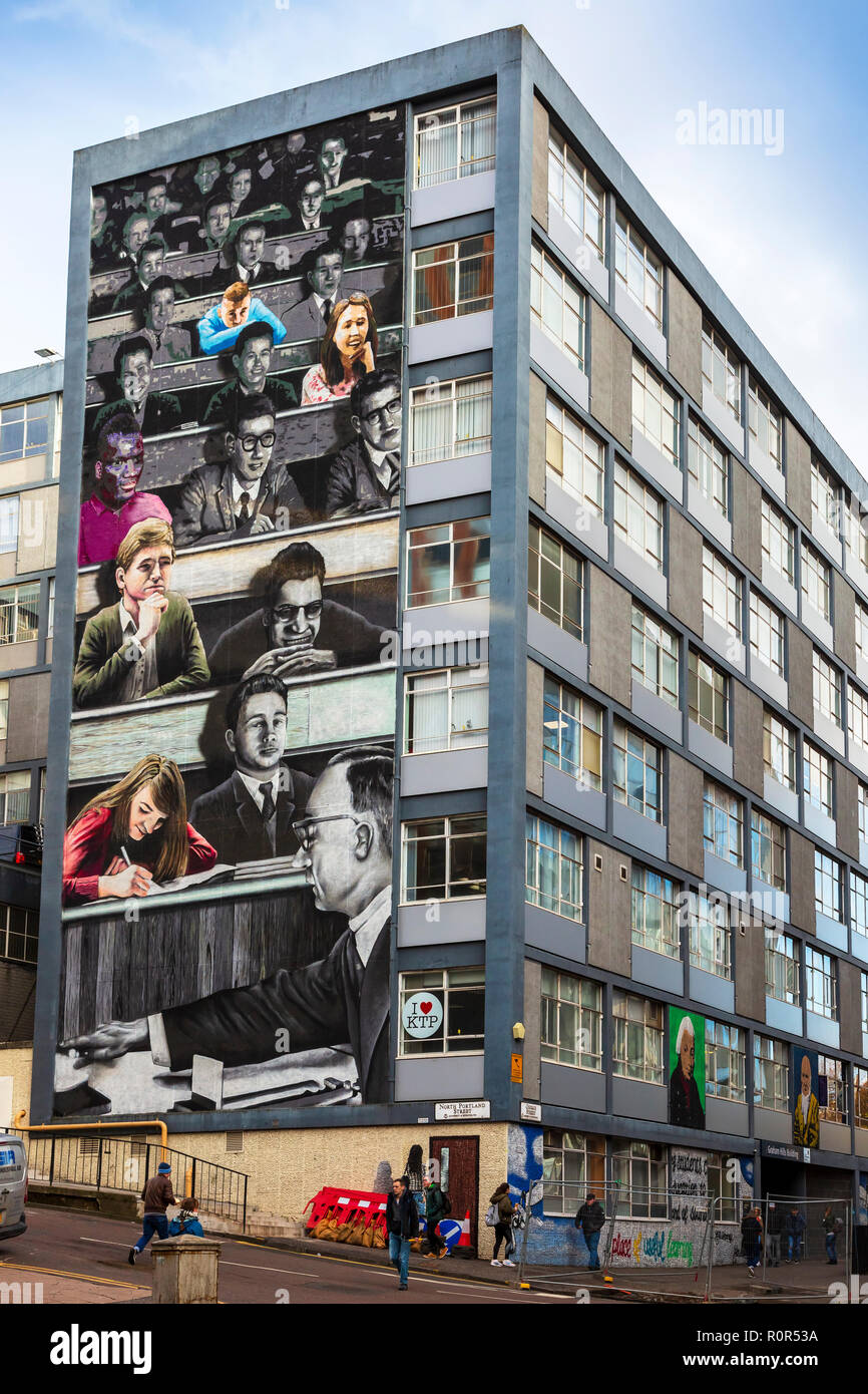 Artwork indicating students and studying painted on the side of The Graham Hills building of Strathclyde University, George Street, Glasgow Stock Photo