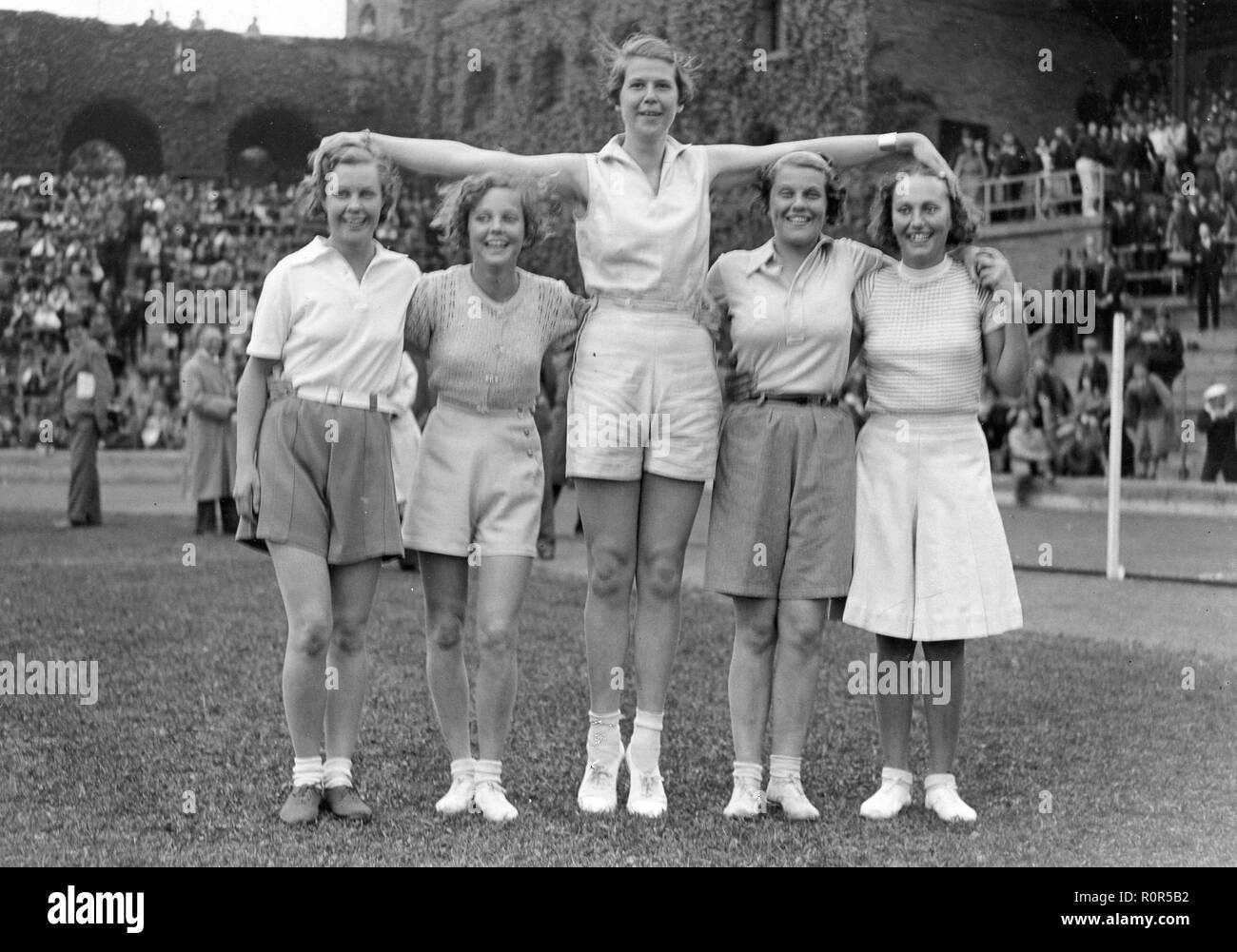 1930s women in sports. A group of women on Stockholm stadium June 3 1934. The tall girl in the middle is Kerstin Isberg. Stock Photo