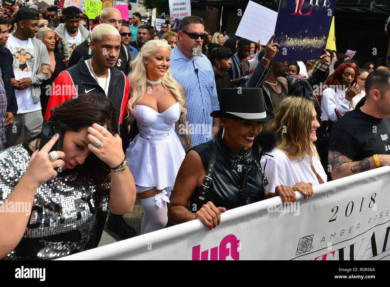 Amber Rose joins her mom Dorothy Rose and thousands of fans and women's