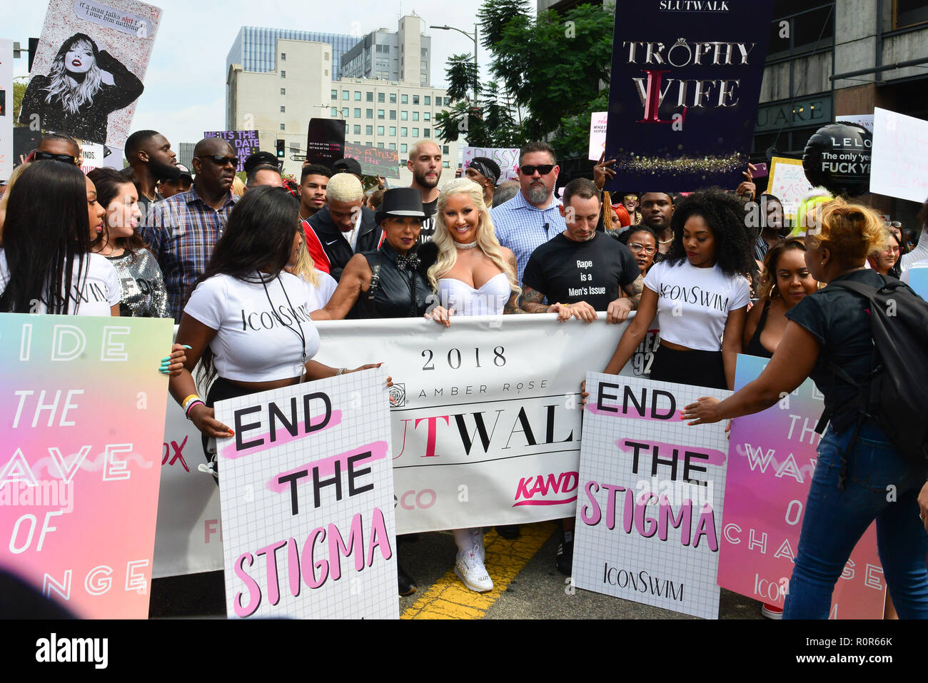 Amber Rose joins her mom Dorothy Rose and thousands of fans and women's